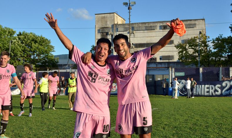 RENOVARON. Chambi y Ríos firmaron y jugarán para Real Pilar en la B.