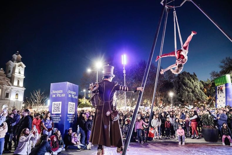 SHOW EN VIVO. Una de las atracciones que se vivieron en la plaza.