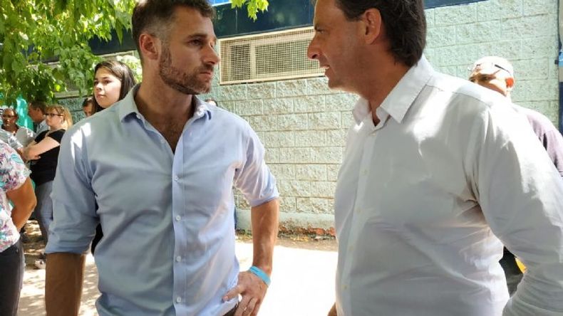 COMPAÑEROS. Achával con Sujarchuk, intendente de Escobar, hoy, en La Matanza. .