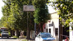 CUSTODIADO. Al menos dos patrulleros y ocho agentes cuidan el sindicato..