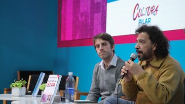 Habla Fabián Domínguez. Junto a él, Pablo Lescano. Habla Fabián Domínguez. Junto a él, Pablo Lescano.