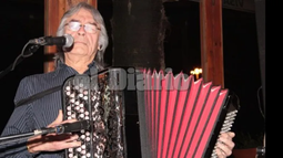 Raúl Barboza y su acordeón en Tinto y Soda, la noche del 19 de agosto de 2012.