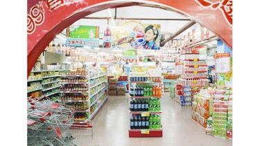 El oficialismo aprobó la flexibilización para instalar supermercados