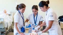 La Universidad Austral vuelve a ofrecer curso de ingreso gratuito para Enfermería.