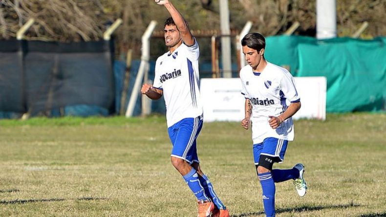(FREDY CABALLERO). PUÑO APRETADO. Juan Gordillo marca el 2º de Unión; luego, se fue expulsado..