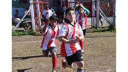 Los chicos salen a la cancha..