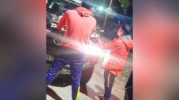 Los detenidos están acusados de cometer al menos otros dos robos en los últimos días. Los detenidos están acusados de cometer al menos otros dos robos en los últimos días.