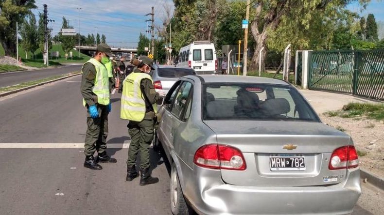CONTROLES. Con puestos fijos y móviles, el Municipio minimizó la circulación..
