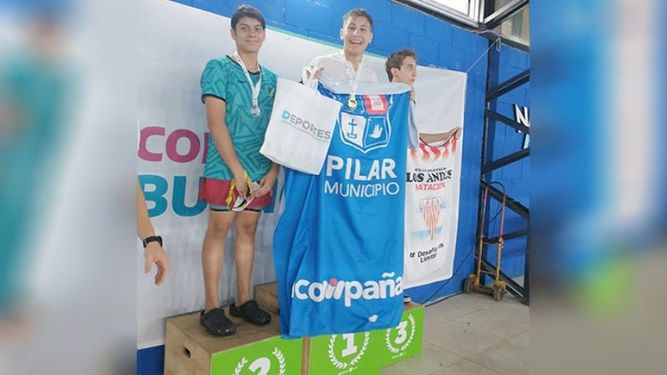 ORO. Thiago Báez y su felicidad en lo más alto del podio..