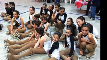 Las chicas de Patín Fusión esperan el llamado para ir al podio tras el evaluativo de San Justo..