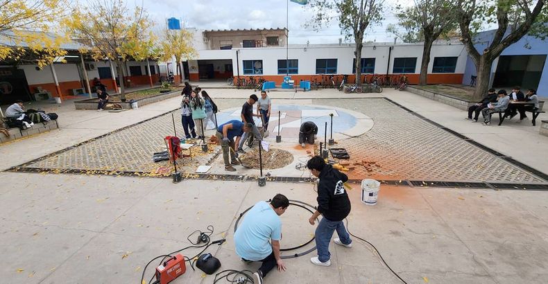 ¿Qué se traen las chicas y los chicos de construcciones para el cumple de la escuela? La_técnica_2.0 _derqui.&nbsp;