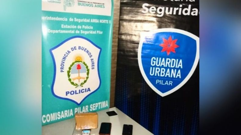 A los menores se les secuestró medio kilo de marihuana compactada y los teléfonos celulares. .