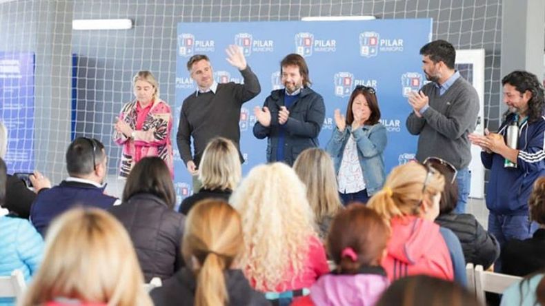 SALUDO. Achával participó del encuentro de docentes de Educación Física..