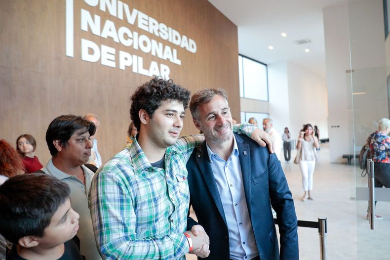 FESTEJOS. Achával anunció el boleto universitario como parte de la celebración por el nuevo edificio.