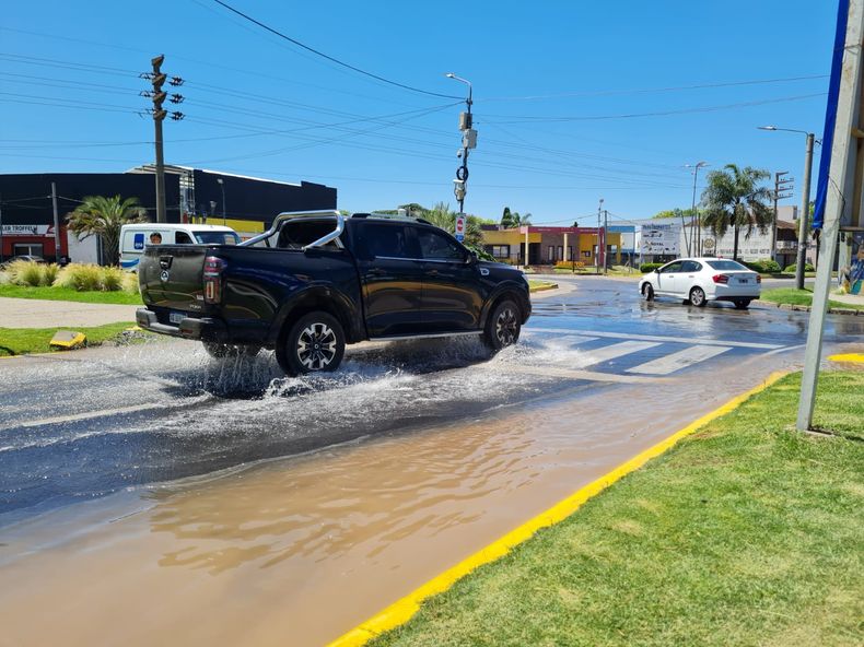 El suministro de agua permanece interrumpido desde hace tres días en distintos barrios de Pilar.&nbsp;