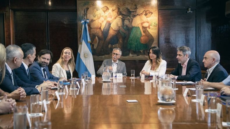 Sinergium Biotechy Pfizer presentaron el acuerdo en el Ministerio de Salud.
