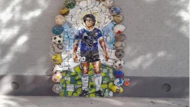 El mural de Diego Armando Maradona en la estación de La Paternal que podría llevar su nombre.&nbsp;
