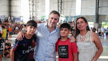 CON LOS PIBES. Achával durante la actividad que se celebró en el Club Municipal Presidente Derqui.