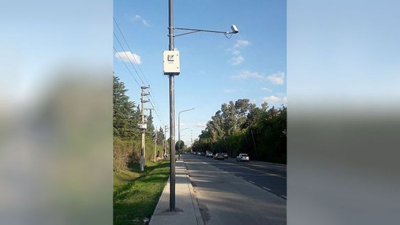 GIRO. En la ruta 234 enfocaron la cámara al piso y robaron los carteles..