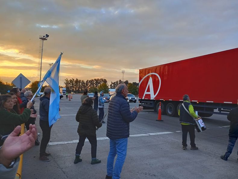 Vecinos del peaje Larena exigieron las colectoras.