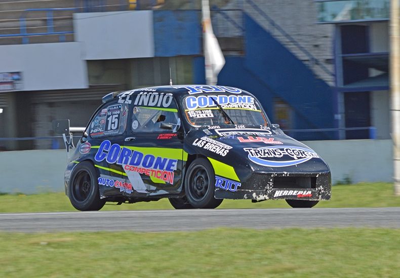 GANADOR. El Fiat 600 de Laly Cordone viene de ganar en la última fecha disputada también en La Plata.