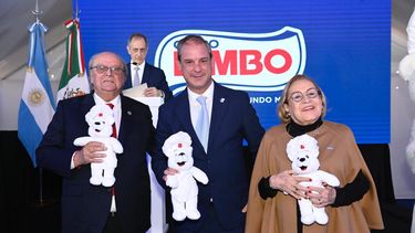 El secretario de Industria y Desarrollo Productivo, José Ignacio de Mendiguren, el gerente general de la empresa, José Zavalía Lagos y la Embajadora de México en la Argentina, Lilia Rossbach Suárez.&nbsp;