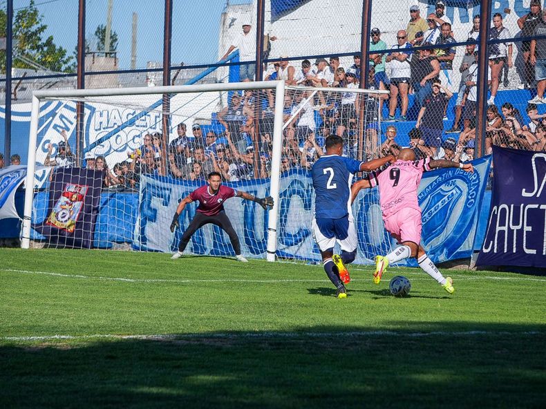 Marcos Riquleme fue peligroso en la primera parte y se anotó con una asistencia, en el gol de Mancini.&nbsp;
