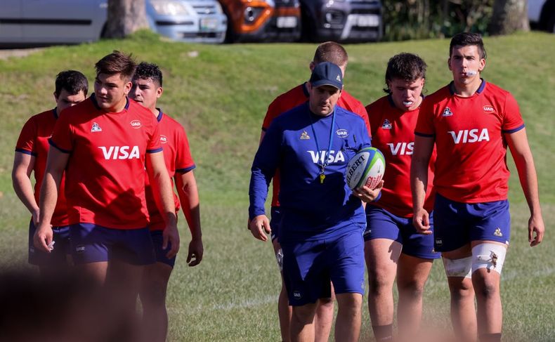 Los Pumitas ya entrenan en Sudáfrica, con Tomás Rapetti junto al entrenador Galindo.