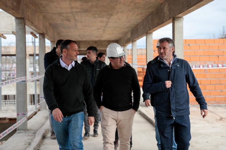 EN OBRA. Federico Achával, en plena recorrida por Del Viso.