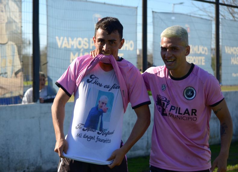 DEDICATORIA. Santiago Ávila y Rodrigo Hernández festejan el primero.&nbsp; &nbsp;