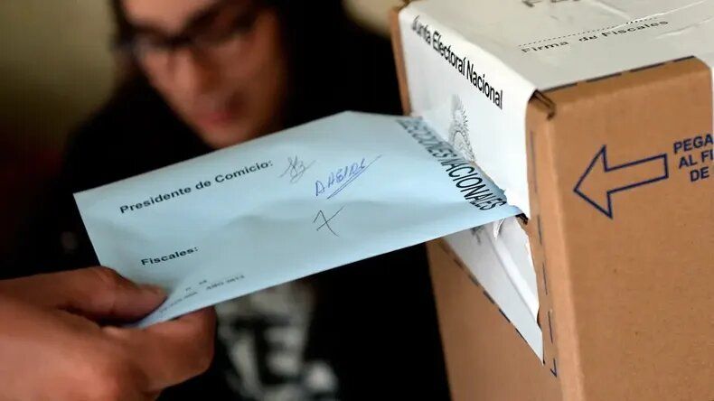 Los ciudadanos habilitados para votar en las PASO del domingo deberán presentarse con el DNI que figura en el padrón o bien uno más nuevo.