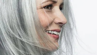 que significa que una persona decida dejarse las canas y no tenirse, segun la psicologia