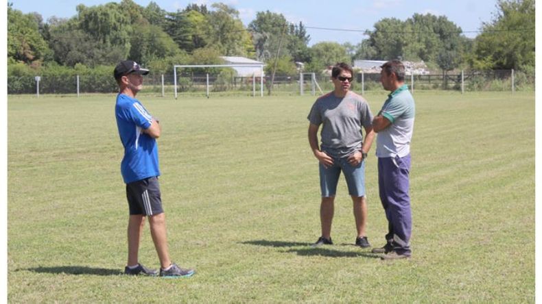 DETALLES. Loraschi, Galera y Midun, en una de las tres canchas del predio El Gallo..