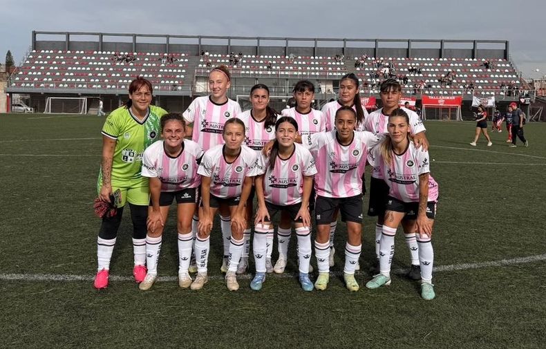 ONCE INICIAL. La formación de Las Reinas que jugó en Remedios de Escalada.