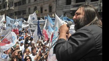 Los docentes marcharon ayer reclamando que aumente el presupuesto del área..