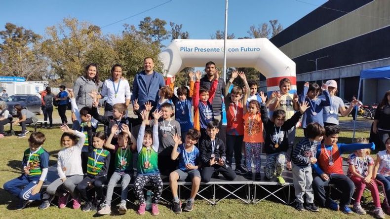 POLIDEPORTIVO. Las categorías menores en el podio de la Copa “Ciudad de Pilar”..