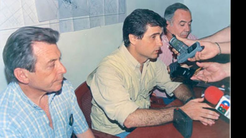 Primera conferencia de prensa de Sergio Bivort como intendente electo (1999), junto a Jorge Domenech y Beto Ponce de León..
