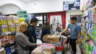 ALMACÉN. La venta de alimenntos y bebidas retrocedió 5,9% en noviembre en la comparación interanual. ALMACÉN. La venta de alimenntos y bebidas retrocedió 5,9% en noviembre en la comparación interanual.