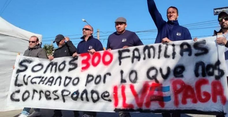 RECLAMO Los trabajadores de ILVA mantienen un acampe en la planta desde hace ms de 2 meses