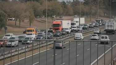 El tránsito en Panamericana colapsa varias veces al día.