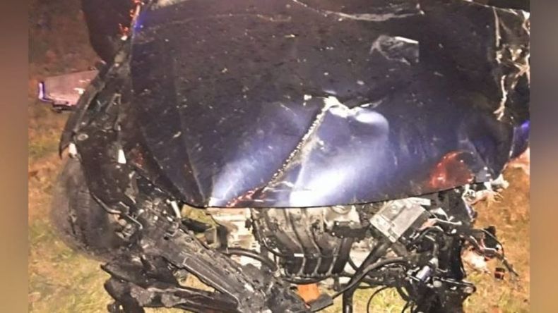 El conductor del automóvil resultó herido, aunque fuera de peligro. Foto @juancaimpacto.