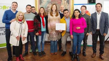 ENTREGA. Vidal y Sánchez Zinny dejaron 8 impresoras en Pilar..