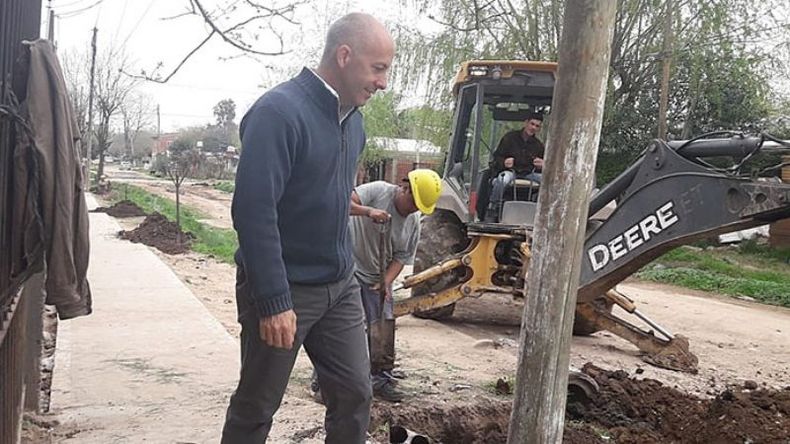 DECIDIDO. Ducoté recorrió obras. No dará marcha atrás con el estacionamiento..