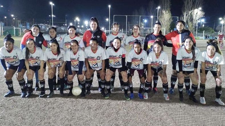 EQUIPO. Las chicas de Katanes FC siguen en la lucha por el título..