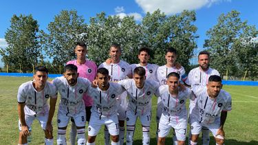 EQUIPO. El once inicial de Real Pilar que jugó en Campana.