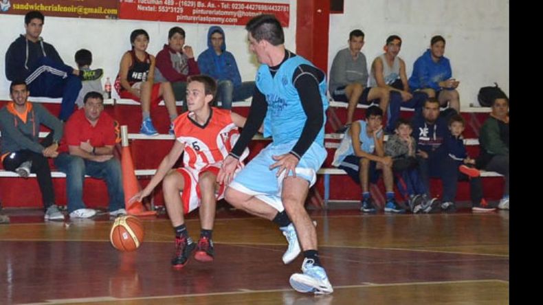 PONÉ A LOS PIBES. Santi Peñagaricano tuvo su bautismo en la red de Primera..