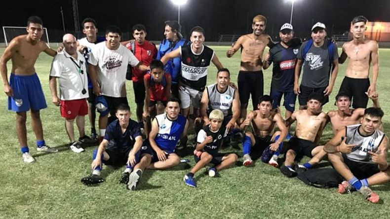 EQUIPO. Flecha jugó el miércoles por la noche un amistoso ante Atlético..