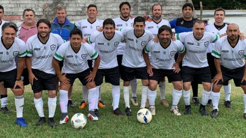 CAMPEONES. El plantel de Real Pilar +36 que se consagró en Pergamino..