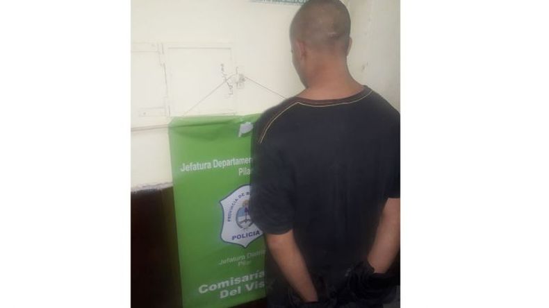 El sujeto tenía un cómplice y se resistió a la detención..