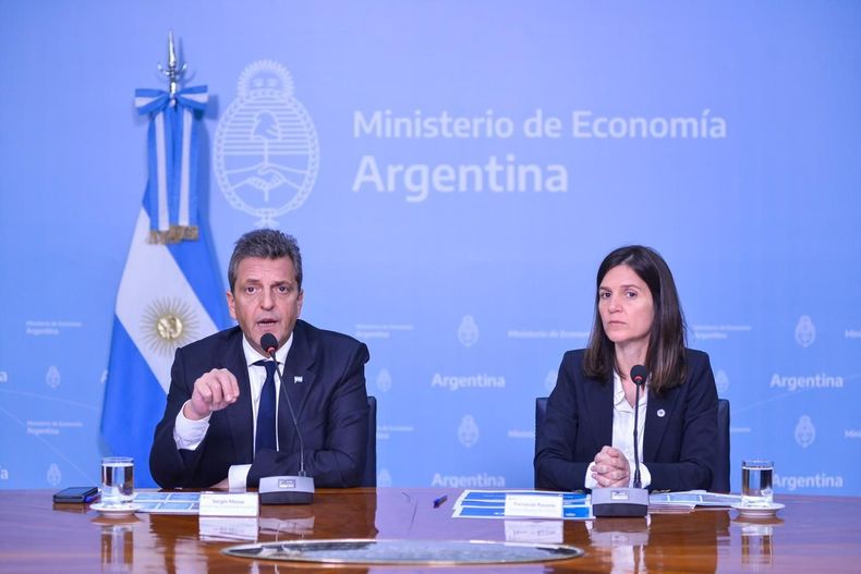 ANUNCIO. Lo hicieron esta tarde Sergio Massa y la titular de ANSES, Fernanda Raverta.